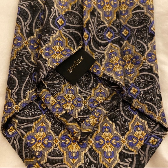 Bundle 3 ties for $10 - any ties -
Jos A Bank Signature Gold Tie - Picture 6 of 6